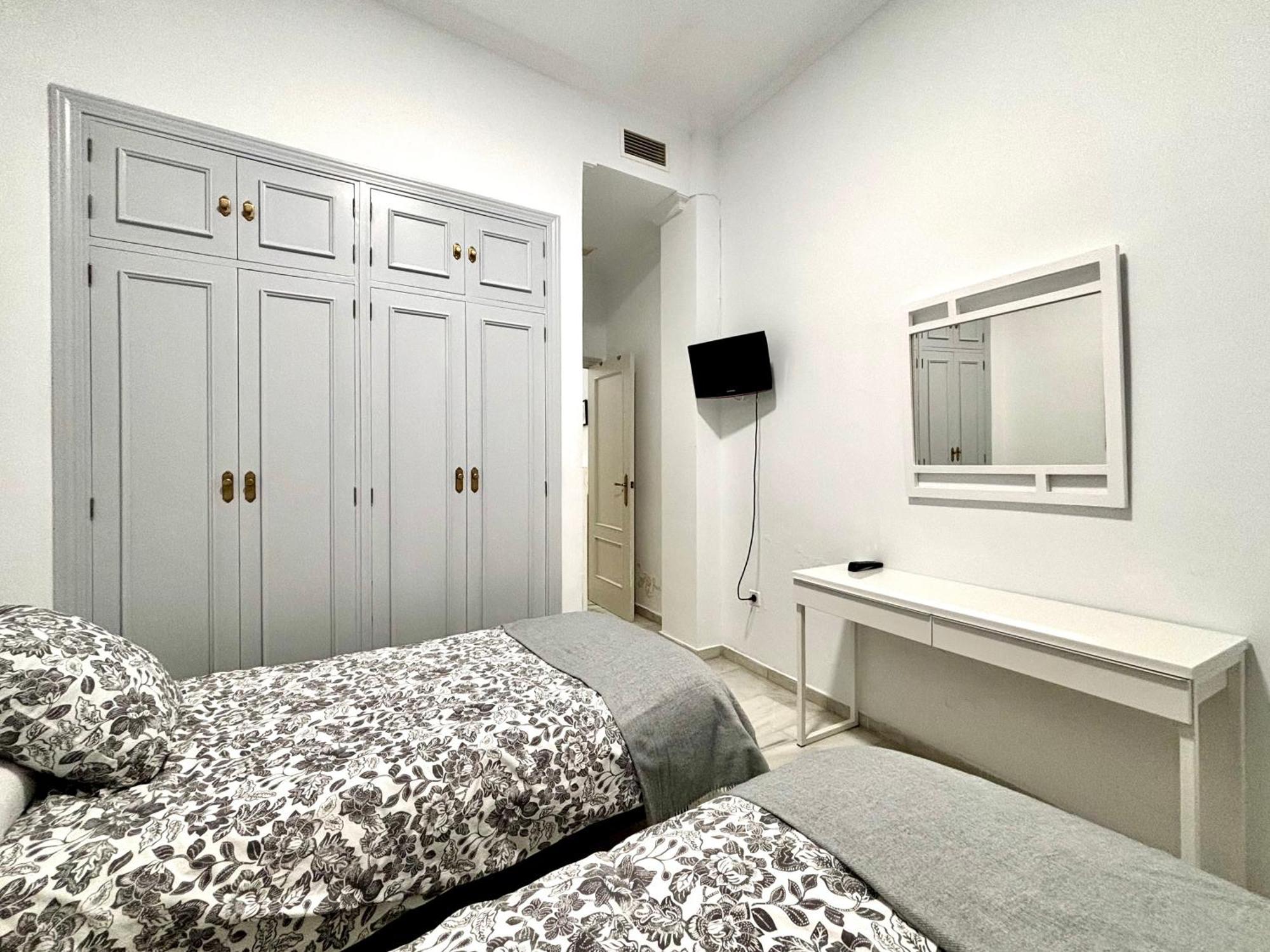 El Reloj Del Viajero 2 Apartment Seville Luaran gambar